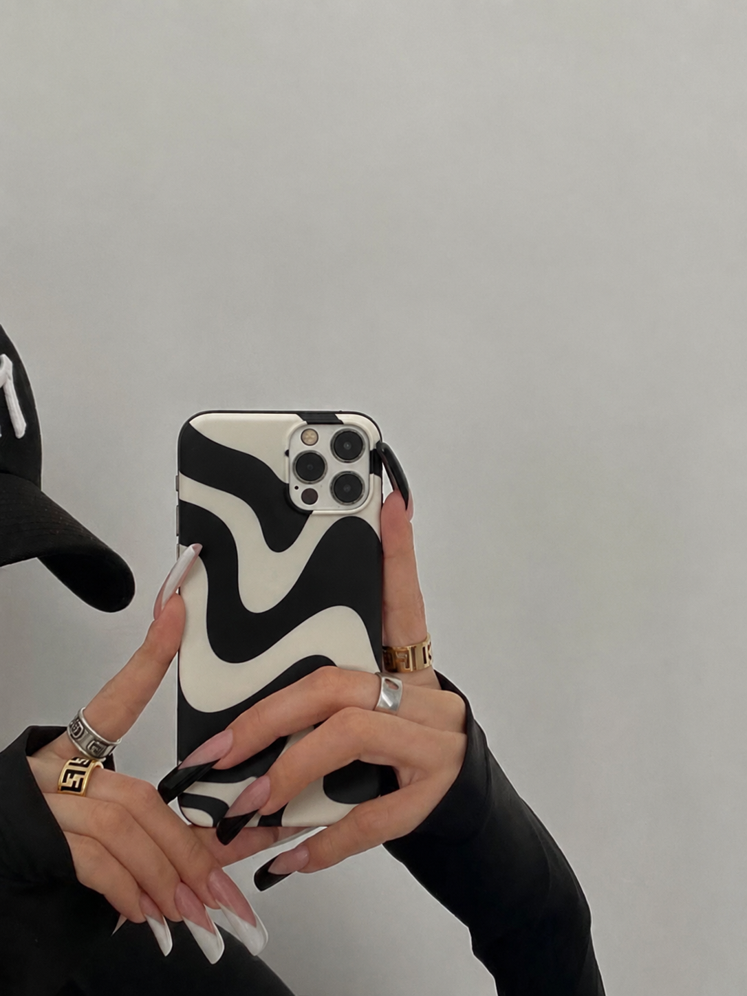 Monochrome Psychedelic Wave Case